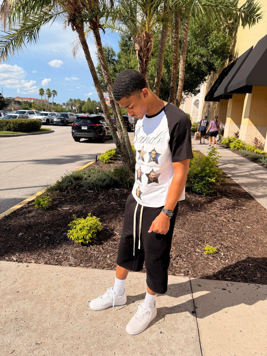 DEAD PRESIDENTS TEE
