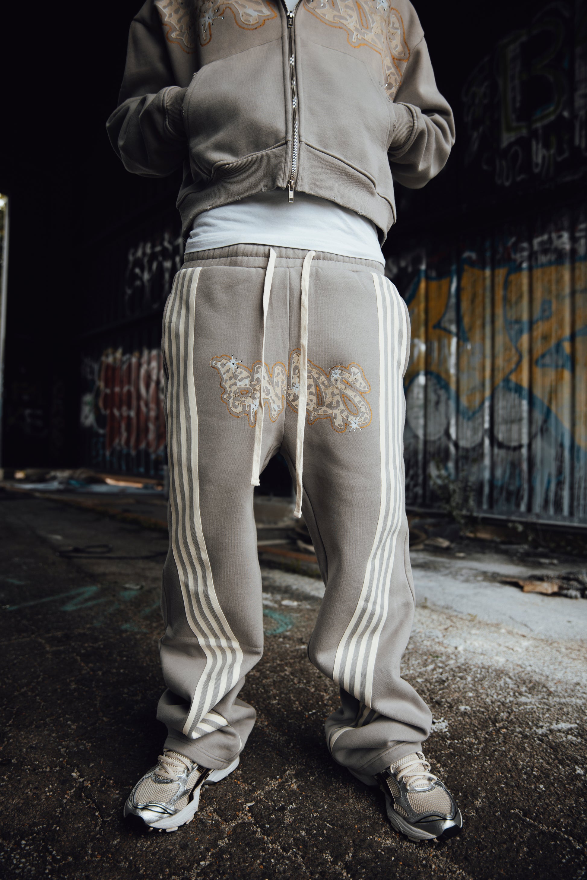 GRAFITTI SWEATPANTS (GREY)